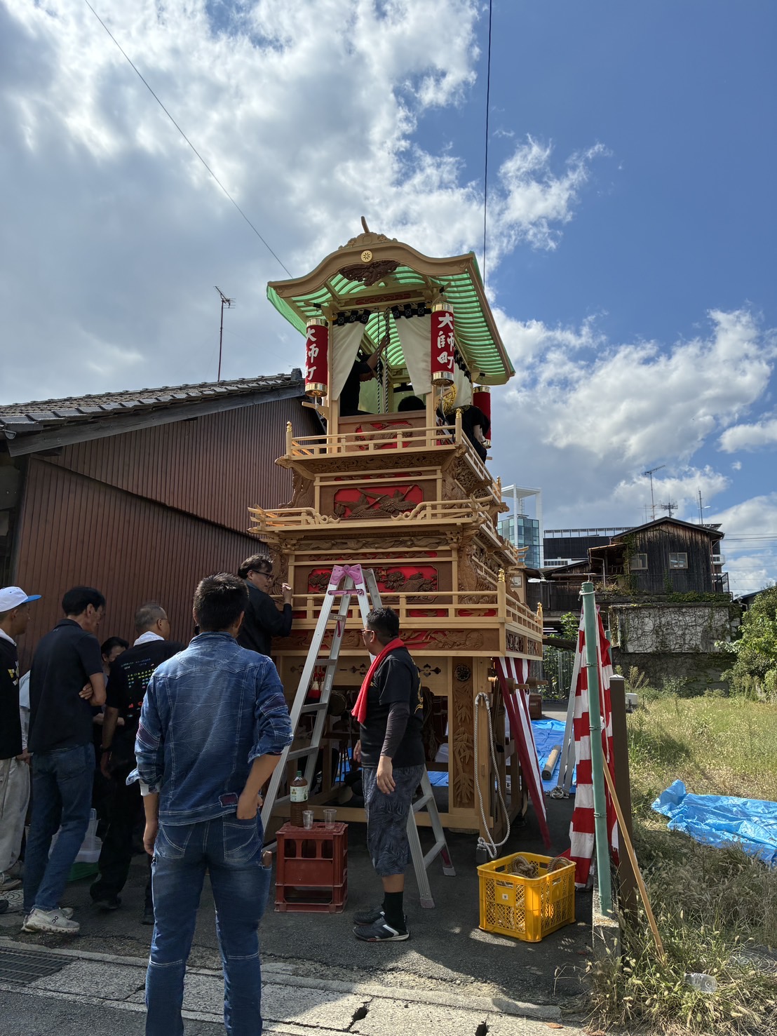 大師町屋台の組み立て準備の様子