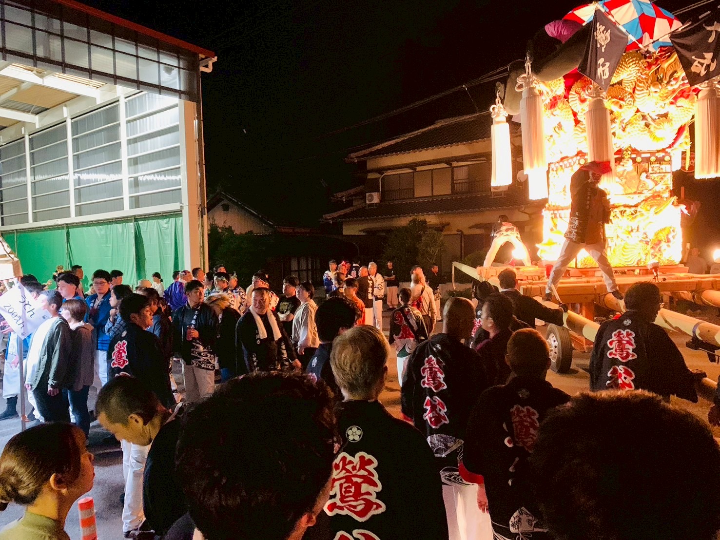 大谷太鼓台を担ぐ人たち